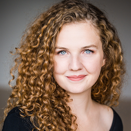 Charlotte Baker – Alumni | National Theatre School of Canada